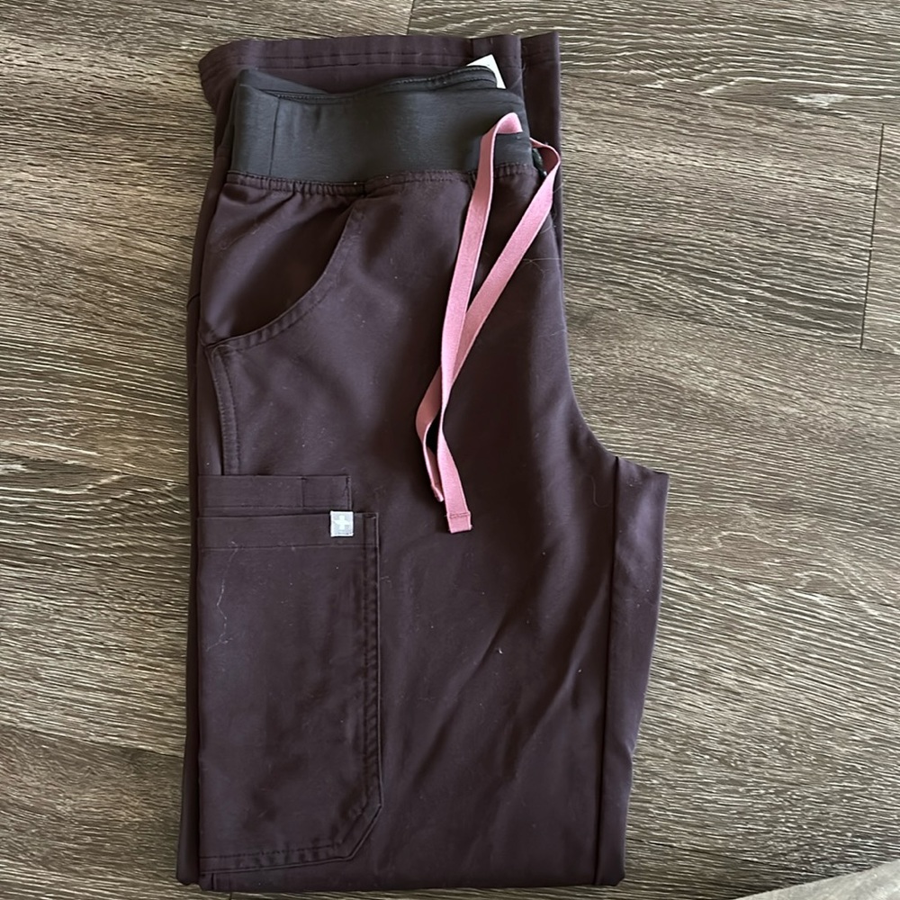 Figs espresso Kade scrub pants XS/R